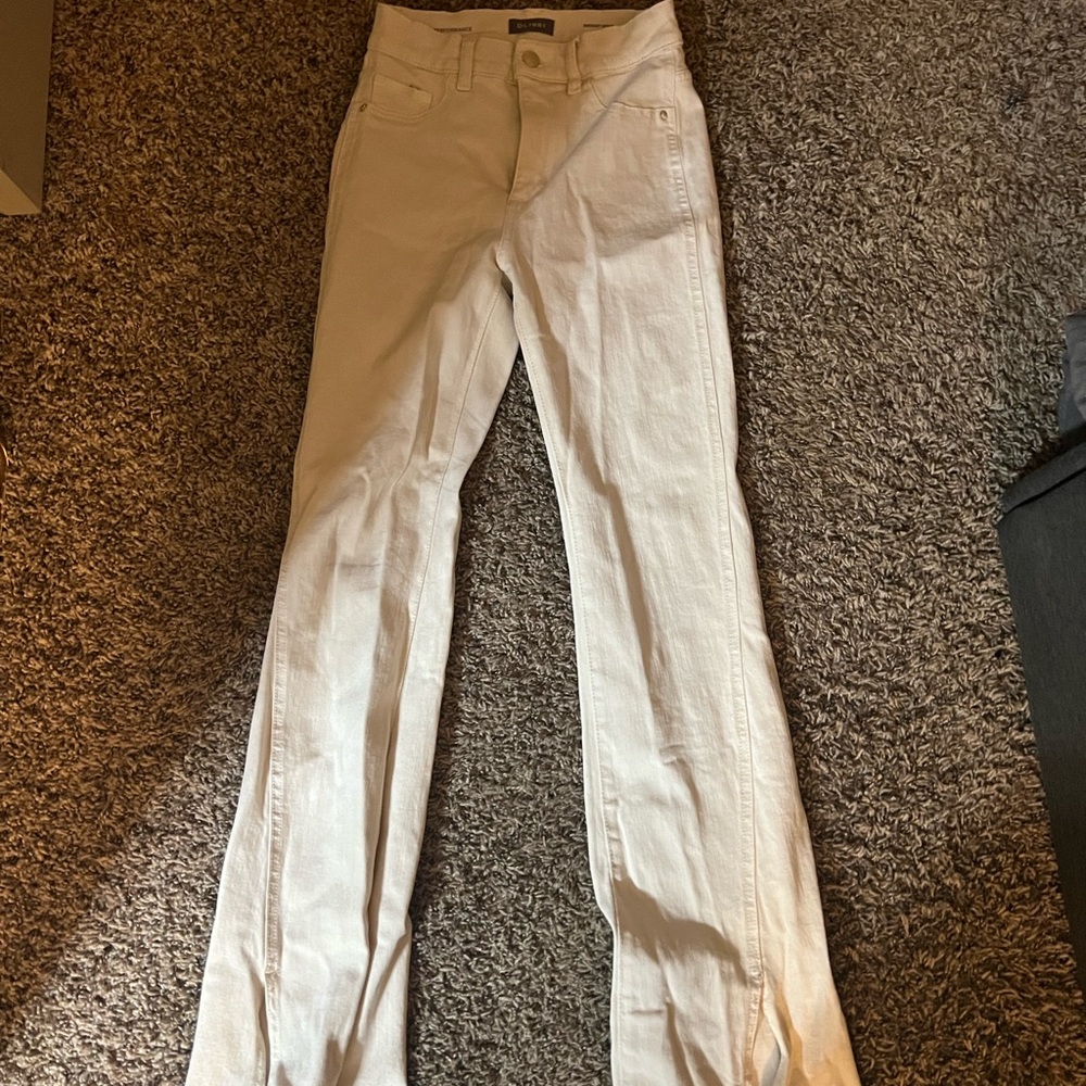 Jeans some boutique in Colorado cream gave a slit in the sides super cute